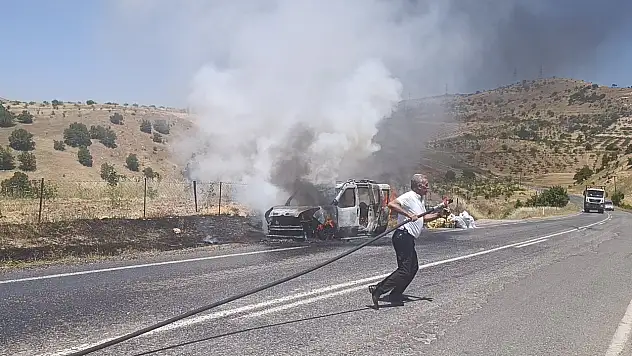 Siirt'te Seyir Halindeki Araç Alevlere Teslim Oldu