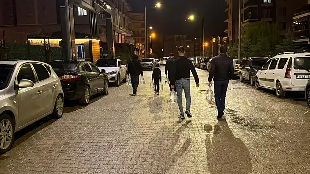 Siirt'te Su Sorunu Sürüyor: Veysel Karani Mahallesi'nde Vatandaşlar Su Taşıyor