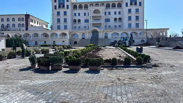Siirt'te Sultan Memduh Külliyesi İhtişamıyla Kapılarını Açtı