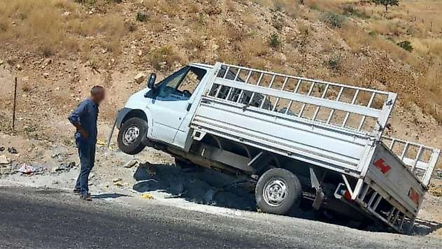 Siirt'te Sürücüsünün Direksiyon Hakimiyetini Kaybettiği Transit Yoldan Çıktı!