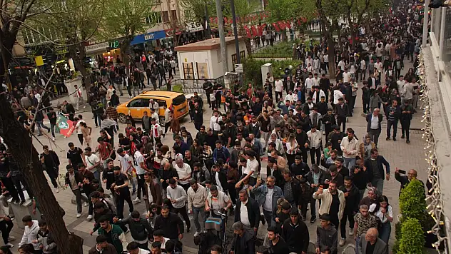 Siirt'te Tarihi Gece: On Binler Süper Lig' Yükselen Amedspor İçin Yürüdü!