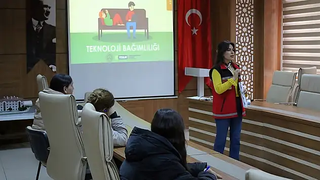 Siirt'te teknoloji bağımlılığına karşı eğitim verildi