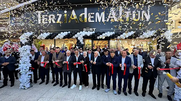 Siirt'te Terzi Adem Altun Mağazası Dualarla Hizmete Açıldı