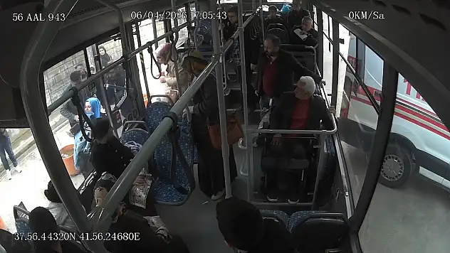 Siirt'te toplu taşımada yolcu fenalaştı, şoför seferi yarıda kesip hastaneye yetiştirdi