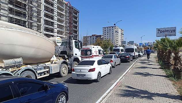 Siirt'te Trafik Yükü Artıyor: Okulların Açılmasıyla Yoğunluk Oluşan Ford Kavşağı Çözüm Bekliyor