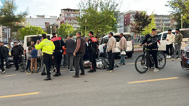 Siirt'te Transit ile Motosiklet Çarpıştı: 1 Yaralı