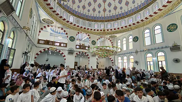 Siirt'te TÜGVA Yaz Okulu Öğrencileri Fethi Serin Camii'nde Buluştu