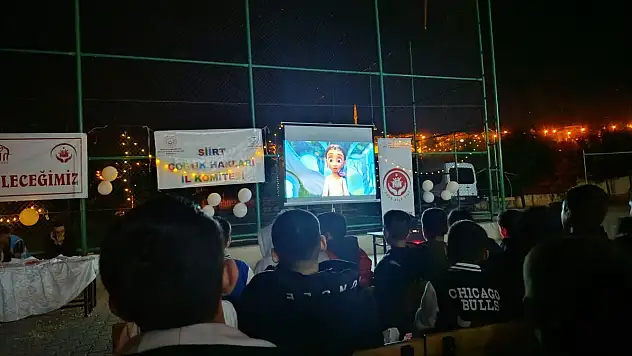 Siirt'te Üniversite Öğrencilerinden Köy Okuluna Ziyaret