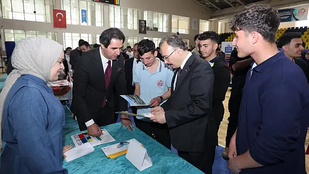 Siirt'te 'Üniversite Tanıtım Fuarı ve Kariyer Günü' Yoğun Katılımla Gerçekleştirildi