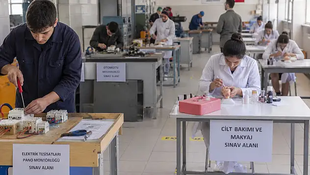 Siirt'te Ustalık ve Kalfalık Sınavları Başlıyor: Siirt Atlas Jet Mesleki Eğitim Merkezi Sınav Programını Yayımladı