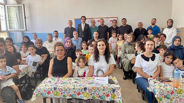 Siirt'te Uyum Haftası Başladı: Veliler Çocuklarıyla Aynı Sırayı Paylaştı