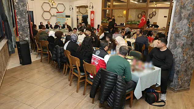 Siirt'te Vali Kızılkaya Koruyucu Aileler ve Çocuklarla İftar Sofrasında Buluştu
