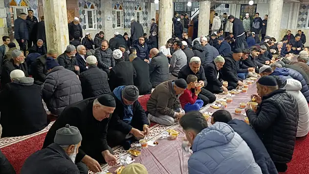 Siirt'te Vatandaşlar Sabah Namazında Buluştu: Ensar Camii'nde Manevi Atmosfer