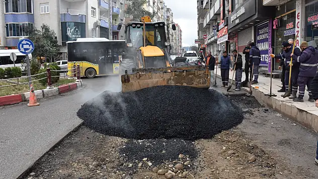 Siirt'te yağış sonrası bozulan yollarda bakım çalışmaları sürüyor
