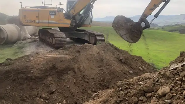 Siirt'te yağışların vurduğu yol yeniden ulaşıma açıldı: Tütün Köyü yolu güvenli hale getirildi