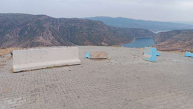 Siirt'te Yamaç Paraşütü Rampasında Tehlike: Beton Bloklar Yerinden Oynatıldı