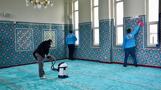 Siirt'te yangında zarar gören cami Ramazan öncesi yeniden ibadete açıldı