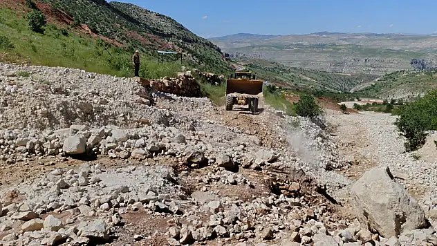 Siirt'te Yaşanan Sel Sonrası Kayaboğaz Köyünde Yollar Açıldı, Köylülerden Siirt İl Özel İdaresi'ne Teşekkür