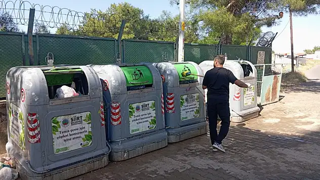 Siirt'te Yaz Mesaisi Başladı: Çöp Konteynerleri Tek Tek Dezenfekte Ediliyor
