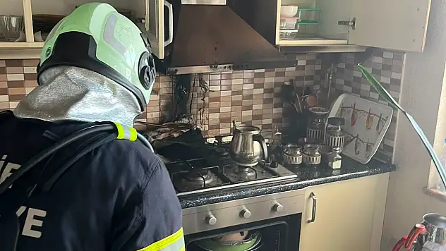 Siirt'te yemek yaparken mutfağı yaktı
