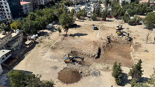 Siirt'te Yeni Öğretmenevi İçin İlk Kazma Vuruldu