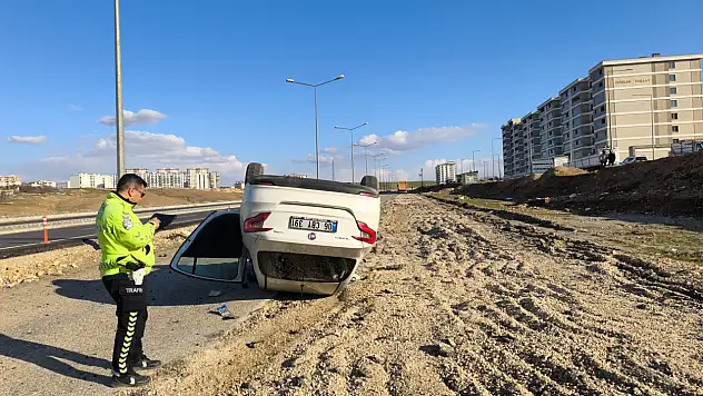 Siirt'te Yeni Yolda Otomobil Takla Attı: Sürücü Yaralandı