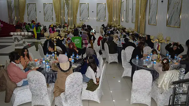 Siirt'te Yetim Sofraları Bereketle Kuruldu
