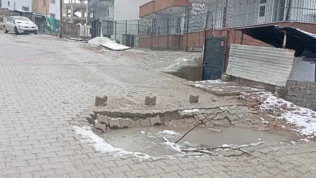 Siirt'te yolda çökme meydana geldi