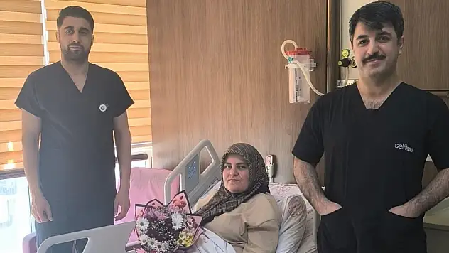 Siirt'te zorlu böbrek ameliyatında büyük başarı: 6 santimlik kitle çıkarıldı