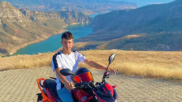 Siirt'teki Feci Kazada Ağır Yaralalan 20 Yaşındaki Kadir Enüştekin Hayatını Kaybetti