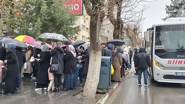 Siirt'ten Şevval Umrecileri Dualarla Uğurlandı