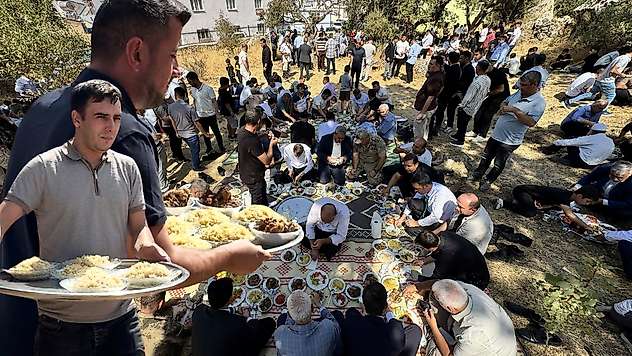 Siirt Tillo'da 500 Yıllık Gelenek Yaşatılıyor: Akyayla - Nepile Köyü'nde Büyük Ziyafet