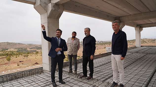 Siirt Tillo'da Kapalı Yüzme Havuzu İnşaatında İnceleme
