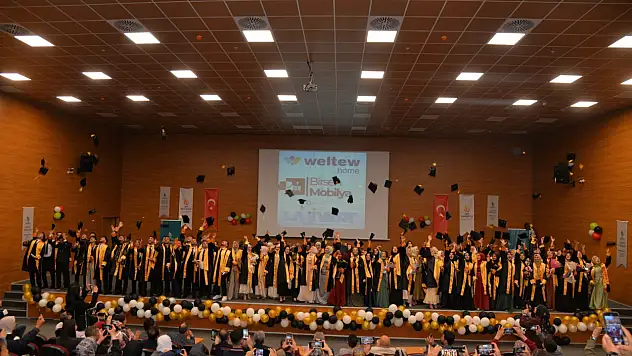 Siirt Üniversitesi İlahiyat Fakültesi'nde Mezuniyet Töreni Düzenledi