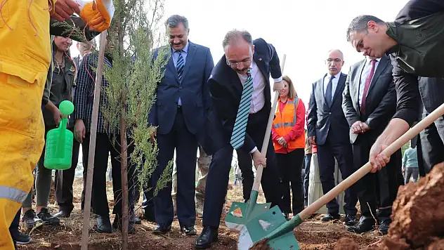 Siirt Üniversitesi Kezer Yerleşkesine Cumhuriyet'in 100. Yılına Özel 1923 Fidan Dikildi!