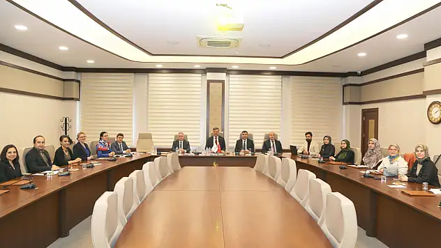 Siirt Üniversitesi'nde Kadın Araştırmaları Odak Toplantısı Düzenlendi