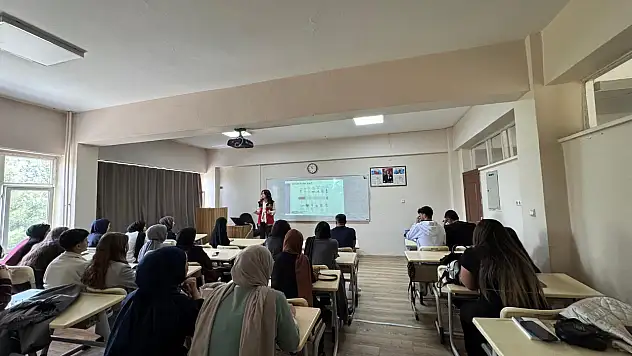 Siirt Üniversitesi'nde öğrencilere bağımlılıkla mücadele eğitimi