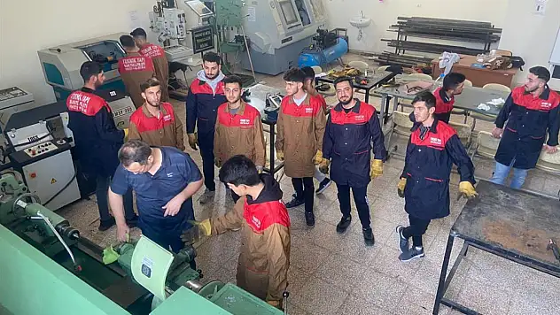 Siirt Üniversitesi'nden İstihdam Odaklı Eğitim: Öğrenciler Mezun Olmadan Sektöre Adım Atıyor