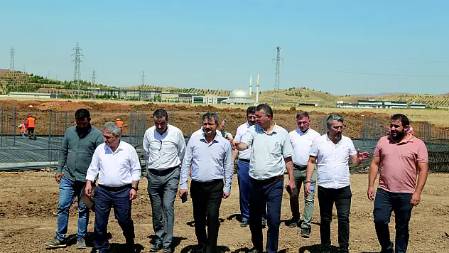 Siirt Üniversitesi Rektörü Prof.Dr. Nihat Şındak, Yapımı Devam Eden Projeleri İnceledi