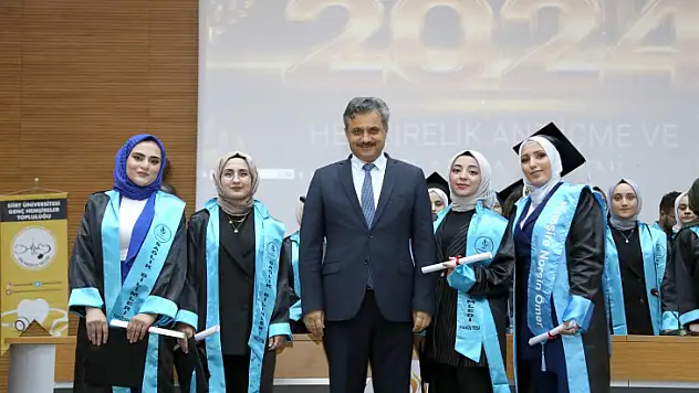 Siirt Üniversitesi Sağlık Bilimleri Fakültesi'nde Mezuniyet Coşkusu