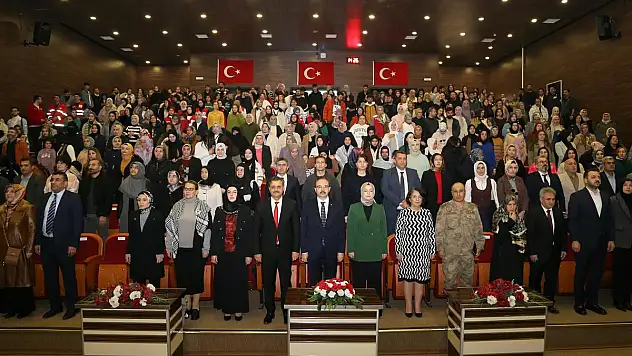 Siirt Üniversitesinde  'Dünya Kadınlar Günü' Konferansı