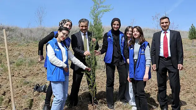 Siirt Üniversitesinde Fidan Dikimi Etkinliği
