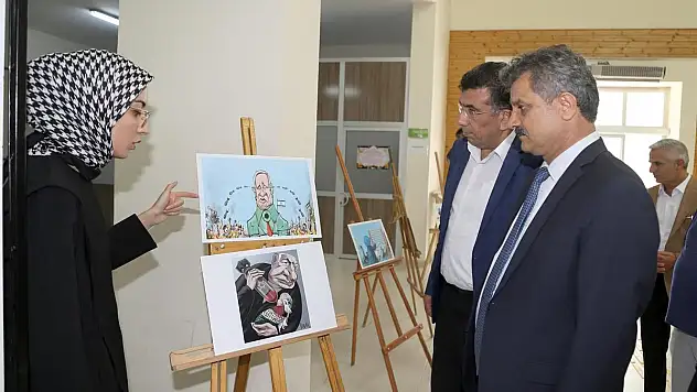 Siirt Üniversitesinde 'Karikatürlerin Diliyle Gazze Soykırımı ve Deneysel Pano Sergisi'
