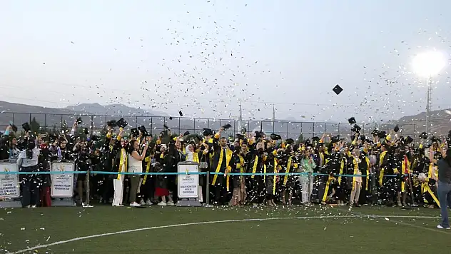 Siirt Üniversitesinde  Mezuniyet Coşkusu