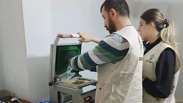 SİİRT VAKFI RAMAZAN AYI BOYUNCA HER GÜN 300 AİLEYE SICAK YEMEK DAĞITIYOR