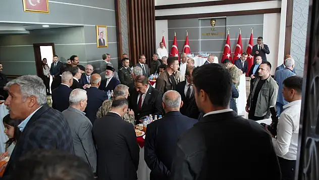 Siirt Valiliği'ndeki Bayramlaşma Törenine Protokolden Yoğun Katılım