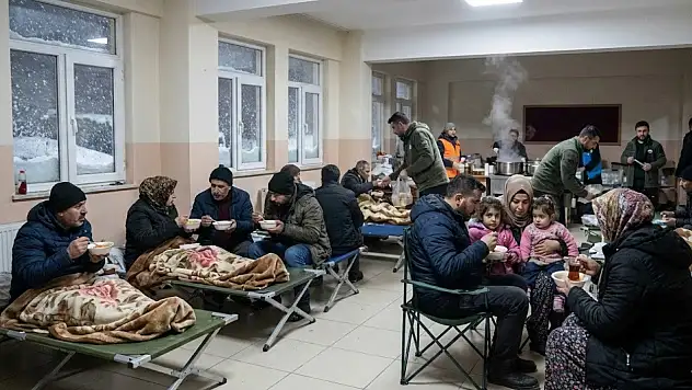 Siirt Valiliği'nden Kış Tedbiri: Yolda Kalanlar İçin Yardım Hattı Oluşturuldu