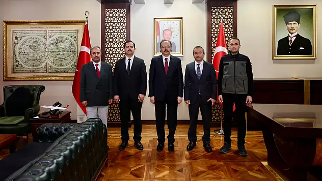 Siirt Valisi Dr. Kemal Kızılkaya, Yeni Orman İşletme Müdürü Mustafa Göksu'yu Makamında Kabul Etti