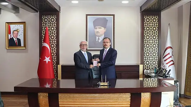 Siirt Valisi Dr.Kemal Kızılkaya, Kurbanını TDV'ye Bağışladı