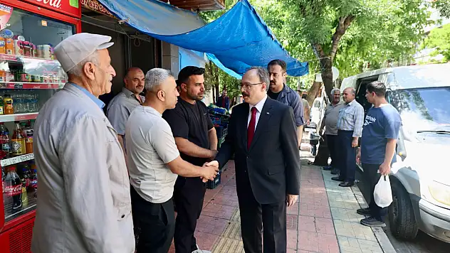Siirt Valisi Kızılkaya Cumhuriyet Caddesi'nde Esnaf ve Vatandaşlarla Buluştu